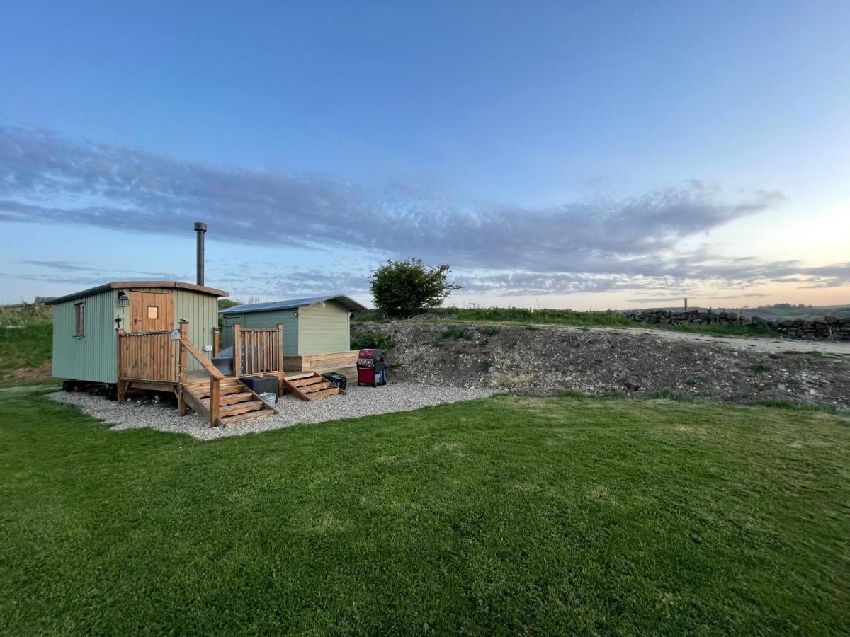 Chalet Oakley View Shepherds Hut With Hot Tub *