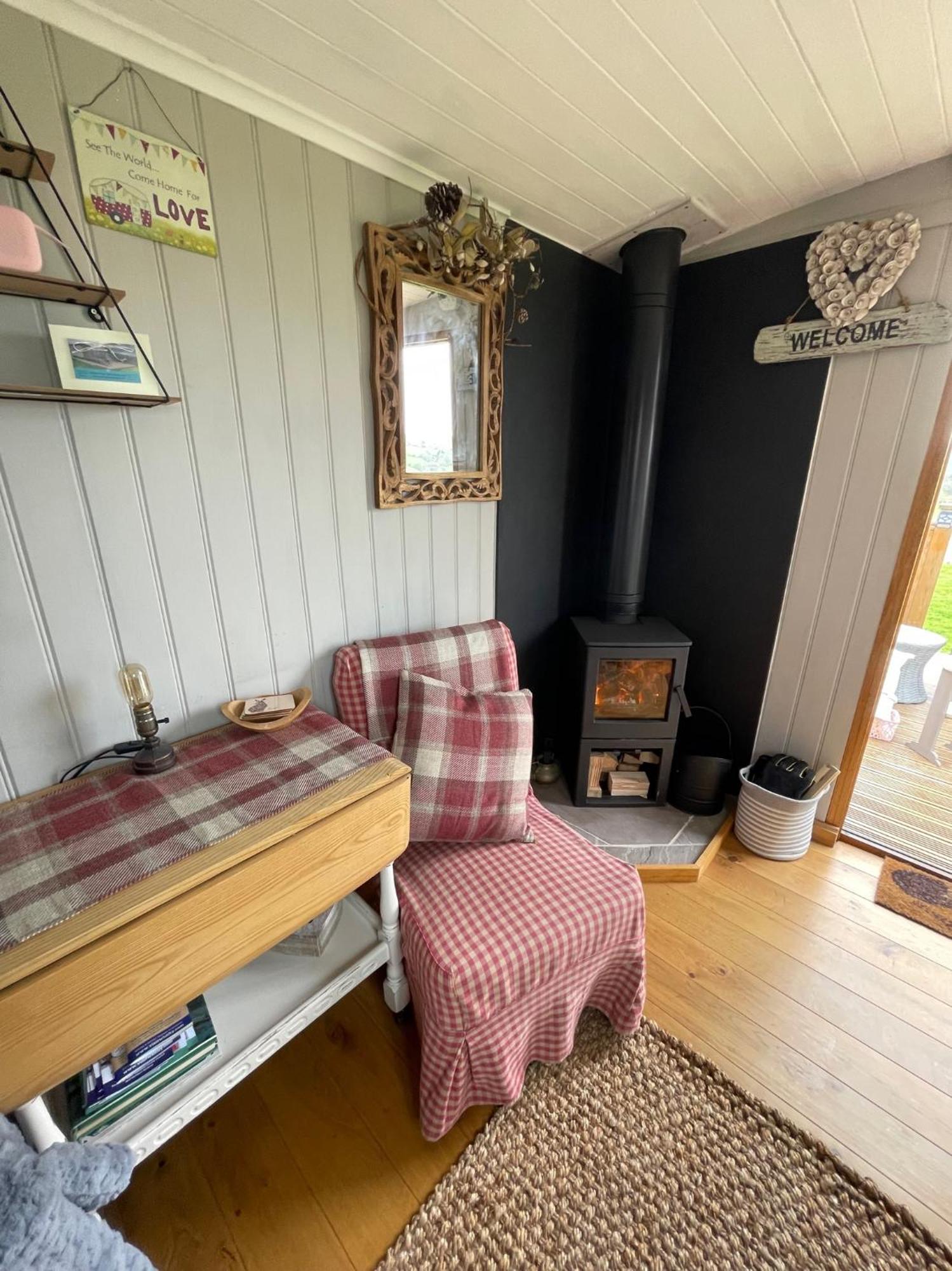 Oakley View Shepherds Hut With Hot Tub Whitby