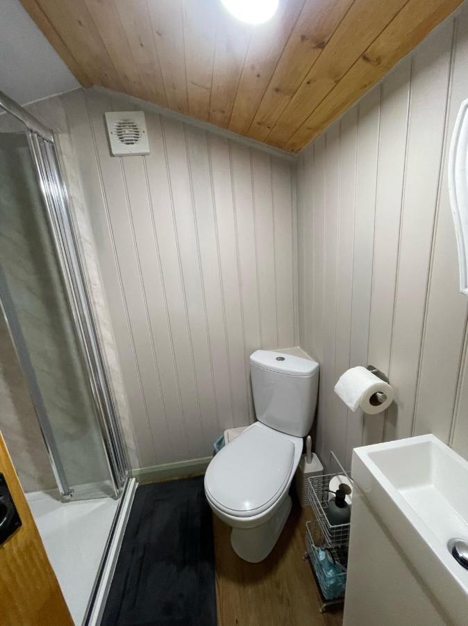 Chalet Oakley View Shepherds Hut With Hot Tub