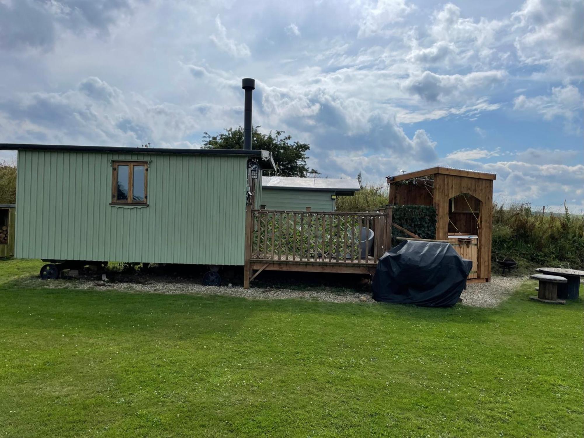 Oakley View Shepherds Hut With Hot Tub * Whitby