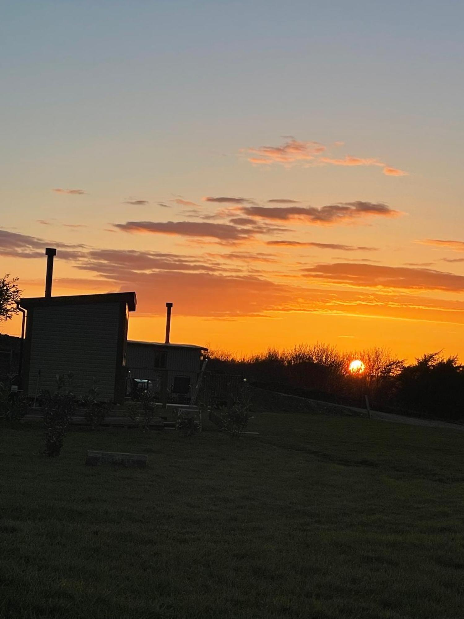 Chalet Oakley View Shepherds Hut With Hot Tub Whitby