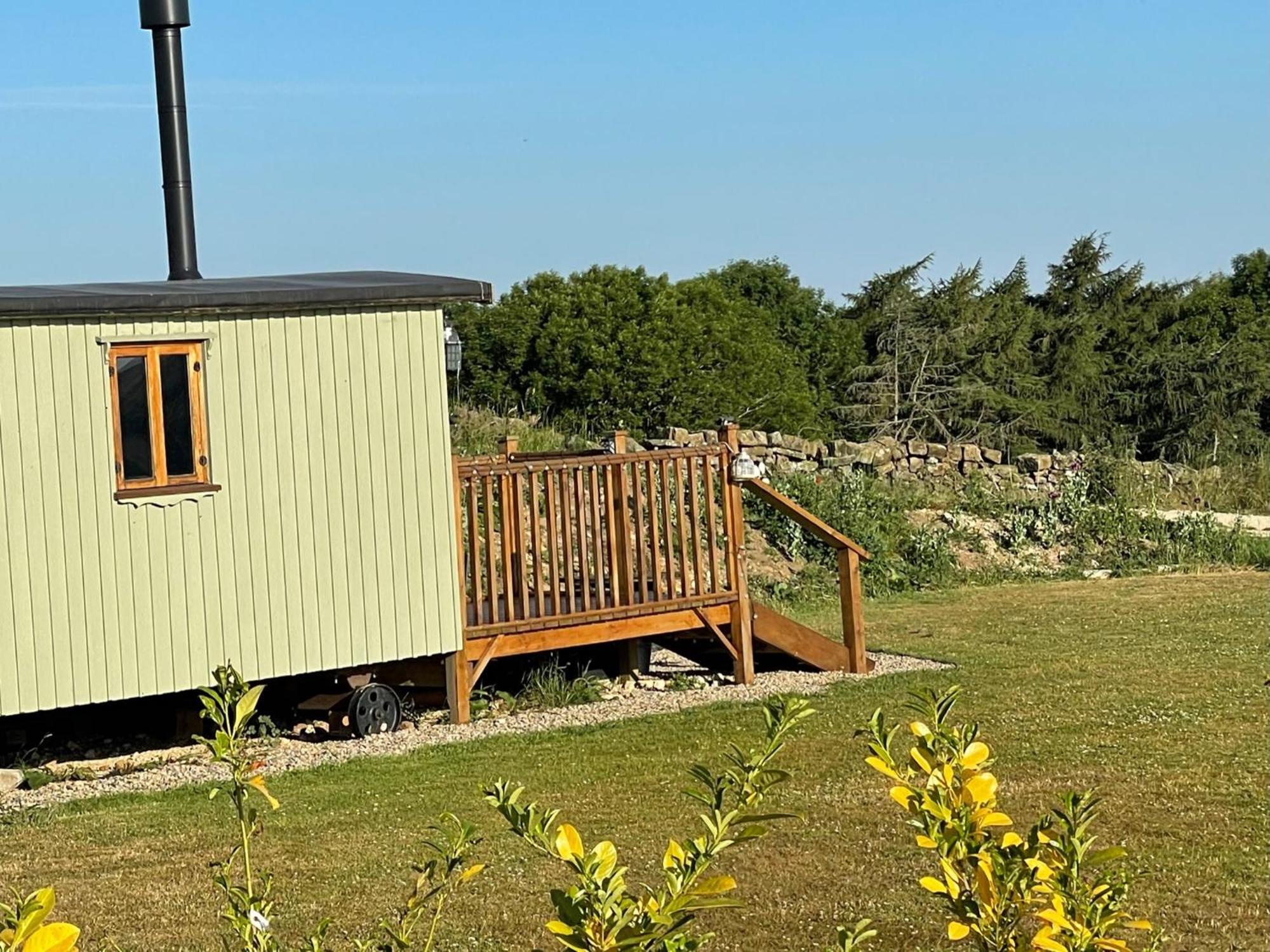 Chalet Oakley View Shepherds Hut With Hot Tub